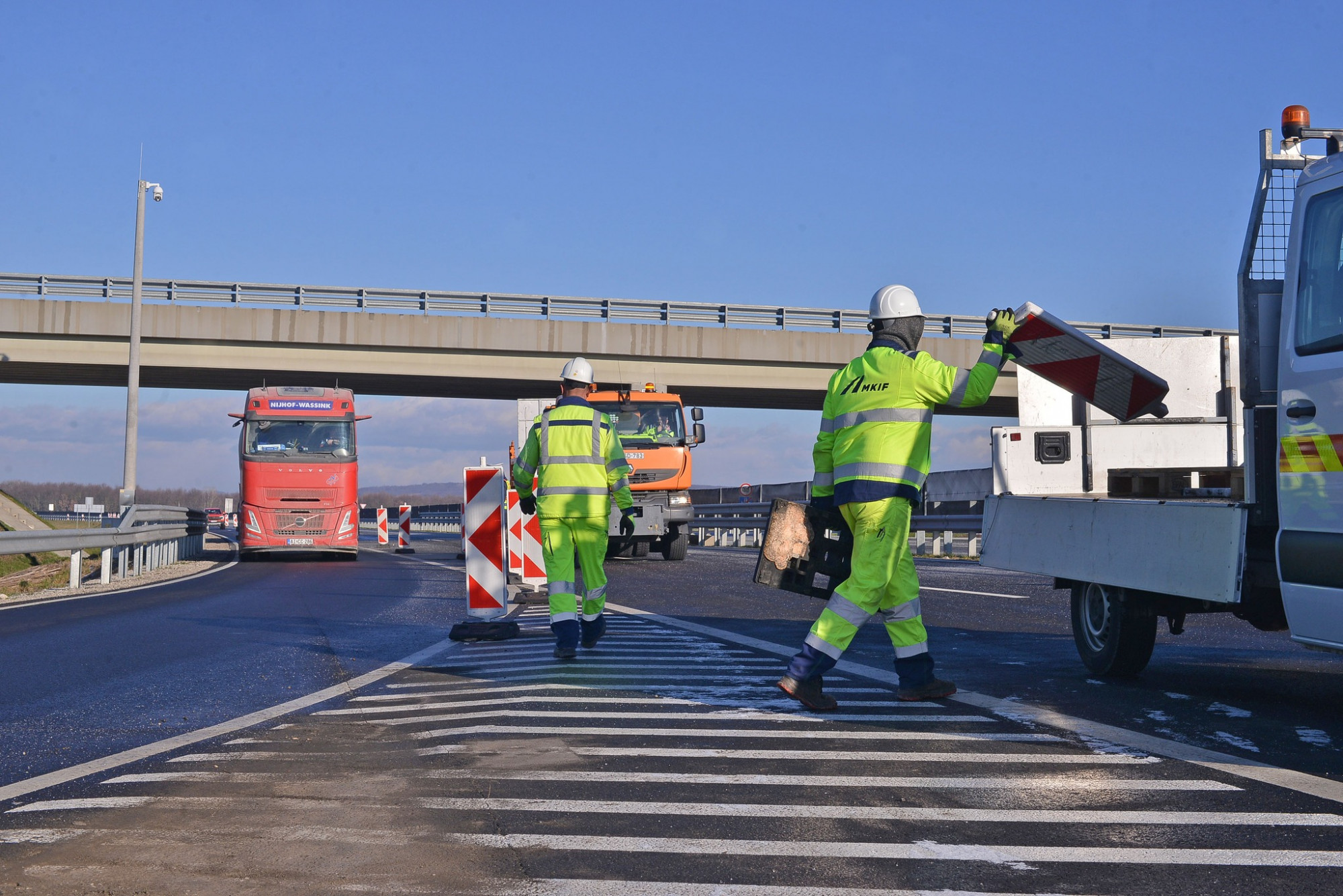 Csak sikerült átadni az M30-as autópálya azon szakaszát, ahol Lázár János szerint átbaszta az államot a Strabag