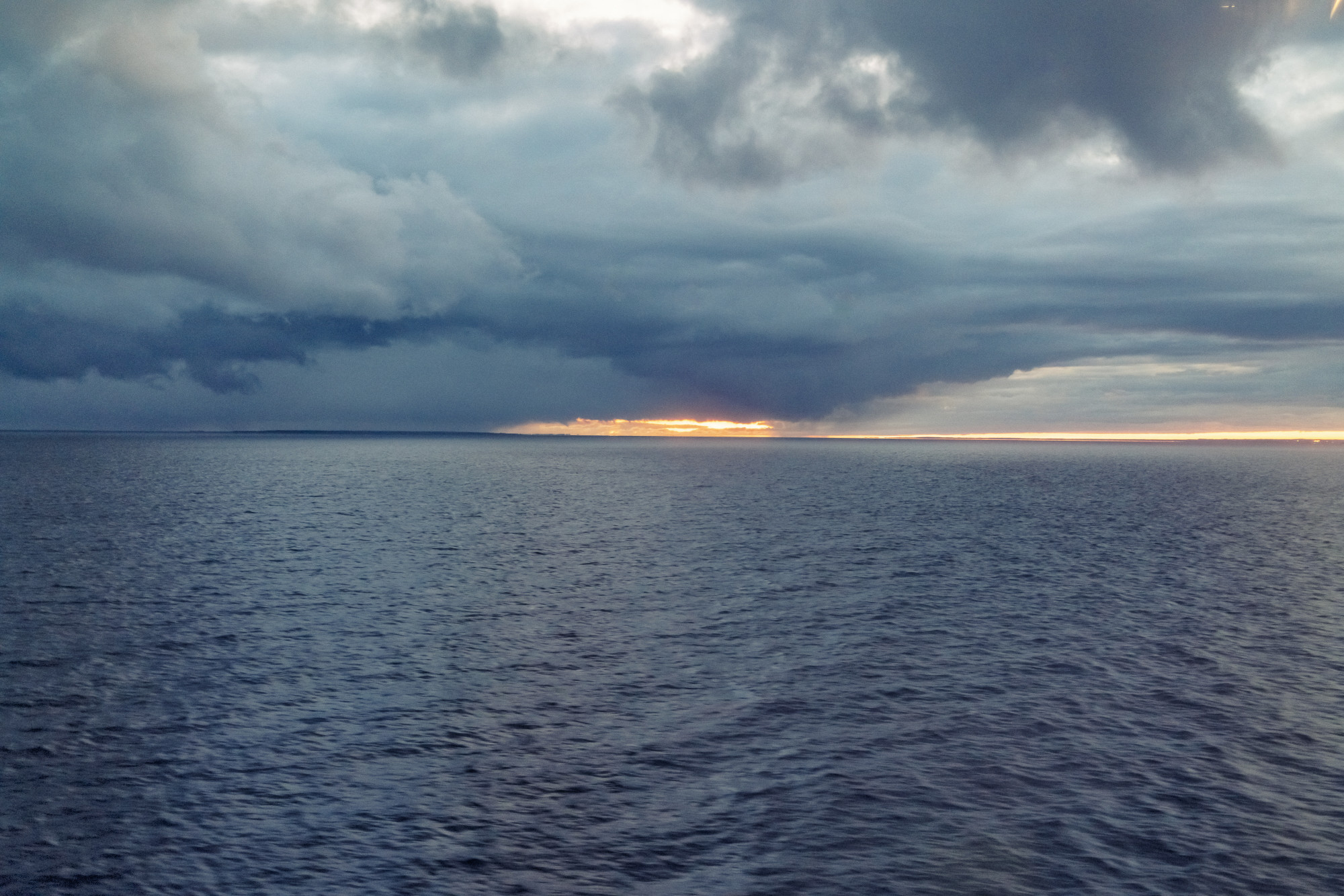 A finn rendőrség lefoglalt egy hajót, amelyet egy tengeralatti kábel megrongálásával gyanúsít