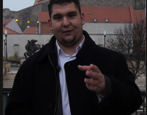 2025 szilveszterére megérkezett hozzánk Villangó Máté, a Munkáspárt egri időutazója