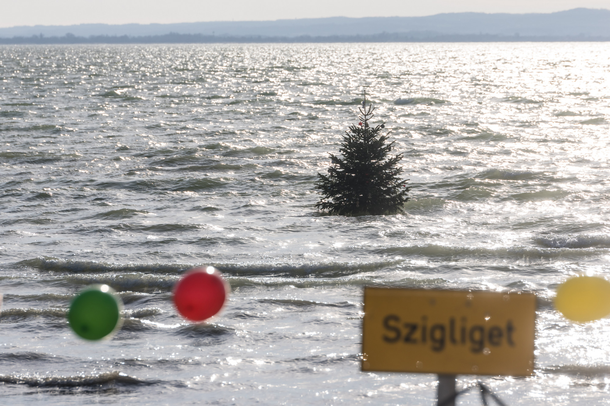 Nem lesz népszavazás arról, hogy december 24-e munkaszüneti nap legyen