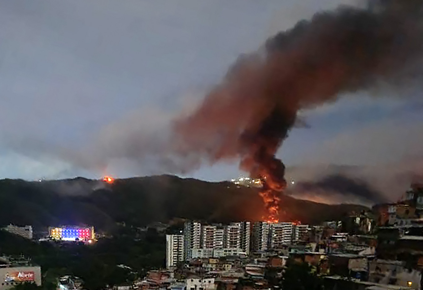 Videókon a caracas-i bombázás és az amerikai helikopterek megérkezése