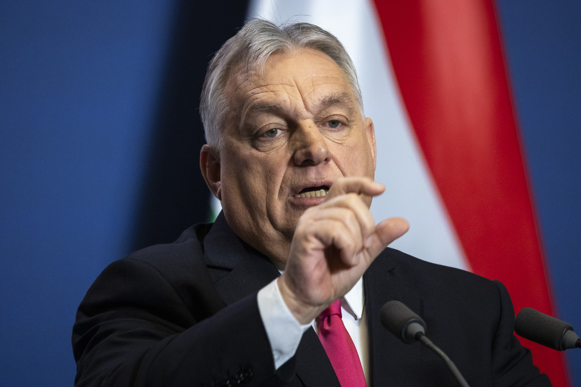 Orbán csütörtökön elment megnézni a medvét, a péntek reggeli interjút már kihagyta