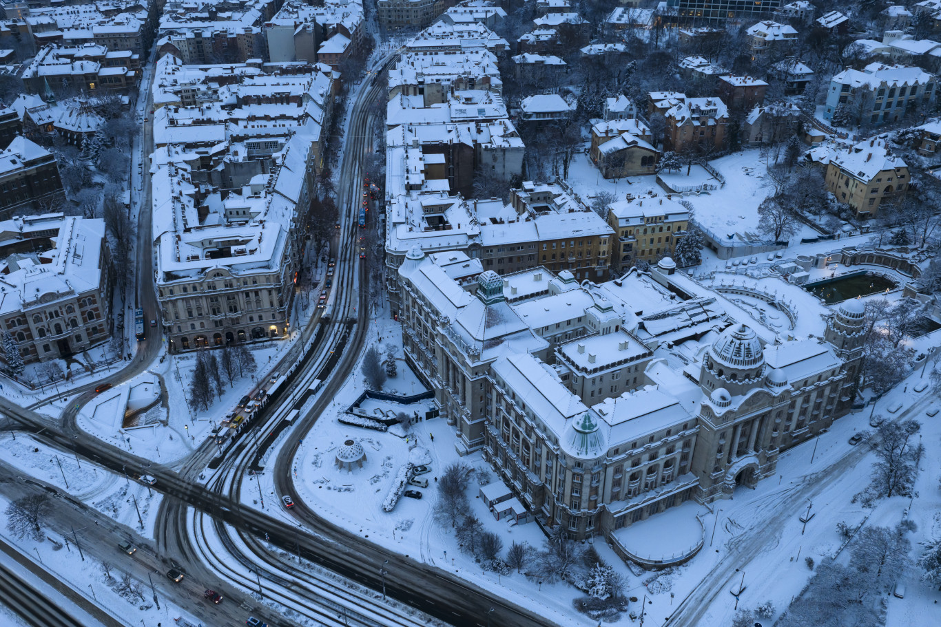 Esik a hó. Már megint