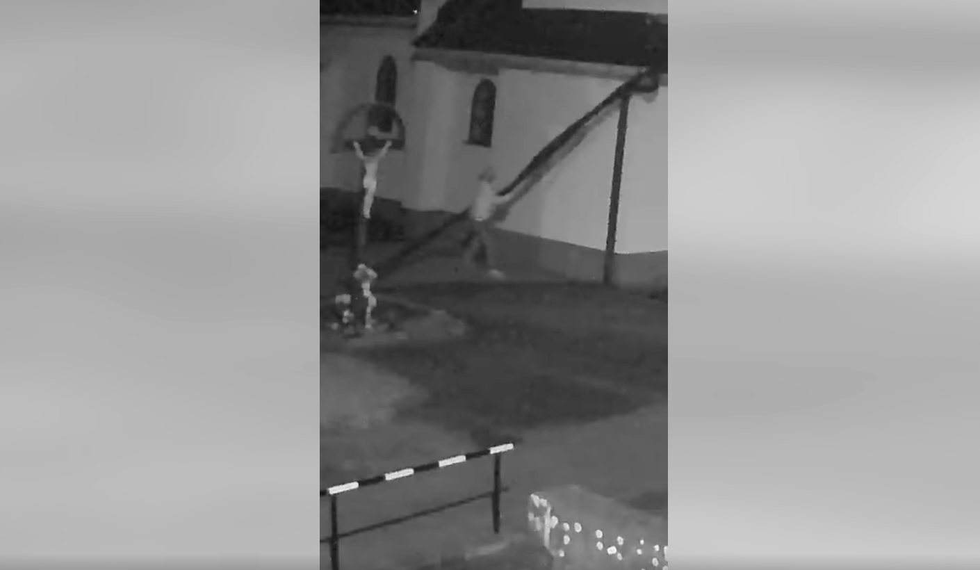 Váratlan tisztelgés: Magyarország ügyészsége méregerős, nehezen felejthető filmmel búcsúzik Tarr Bélától