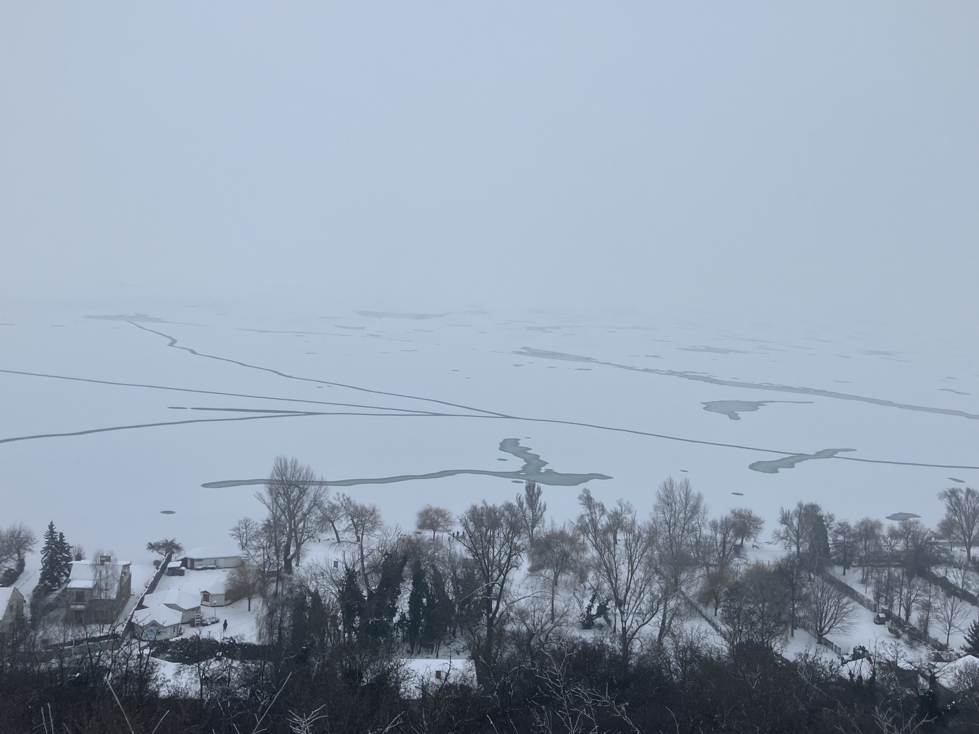 Kemény fagyokkal indul a hét, aztán jön az enyhülés