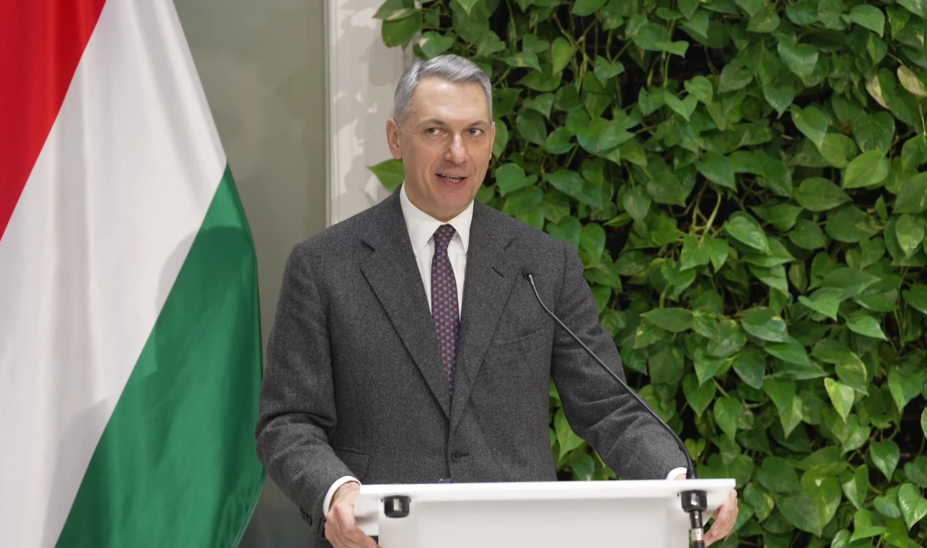 Kész az új KRESZ, 100 kínai motorvonatot veszünk, 2x3 sáv megy majd a reptérre - Közlekedésinfót tart Lázár János