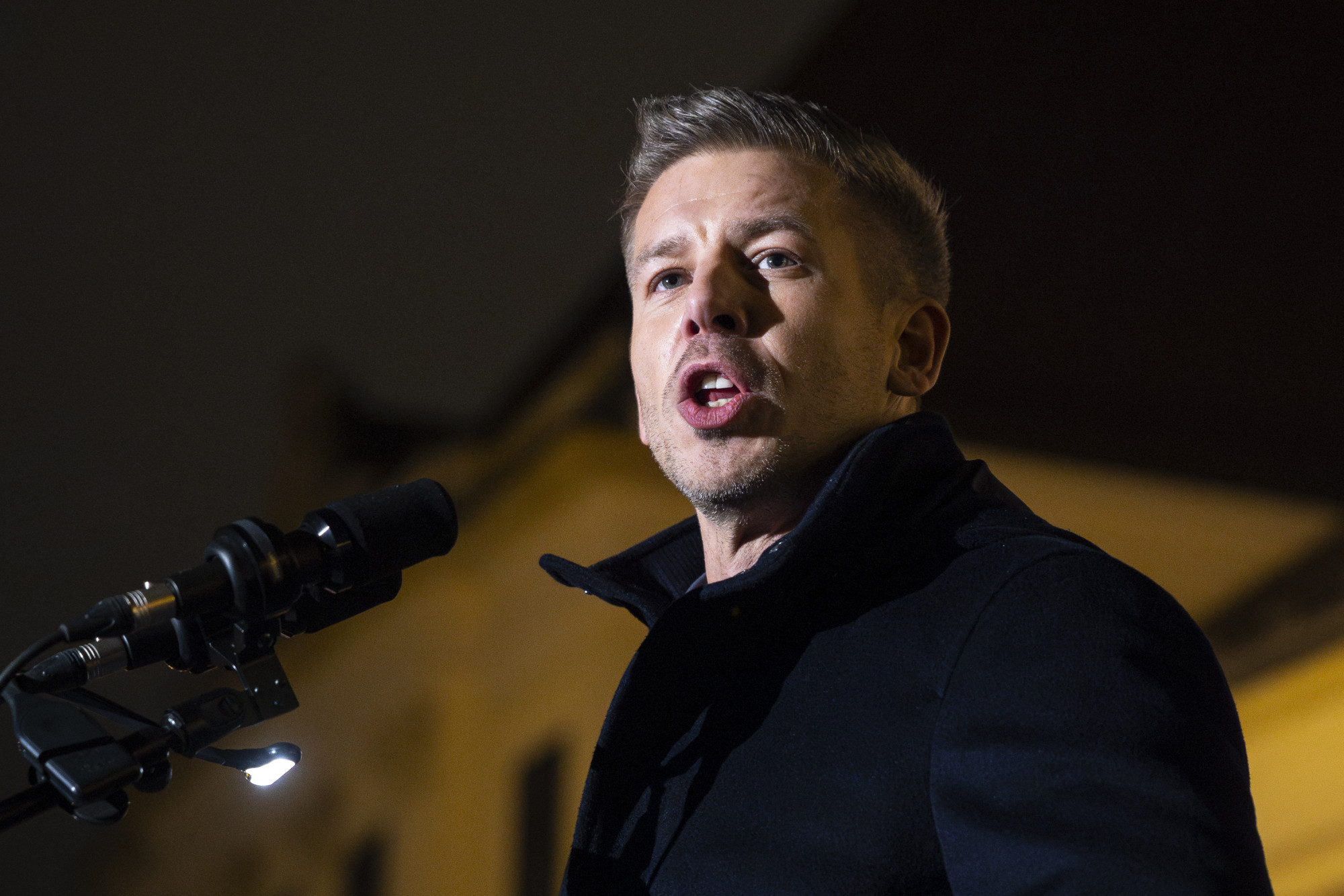 Magyar Péter sürgős találkozót kezdeményezett a gödi akkugyár vezetőivel