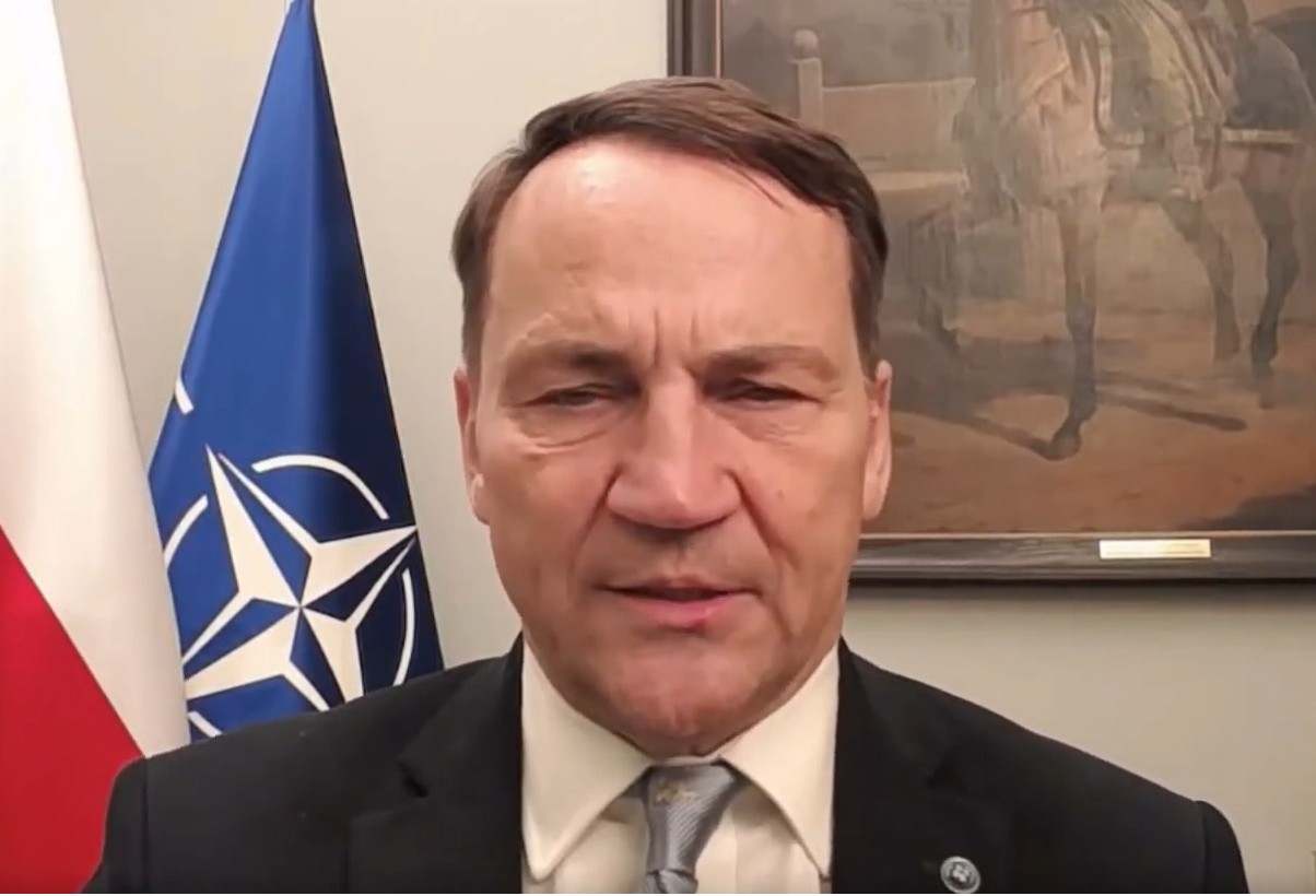 Sikorski lengyel külügyminiszter a 444-nek: Orbán korrupt nacionalizmusa nem patrióta