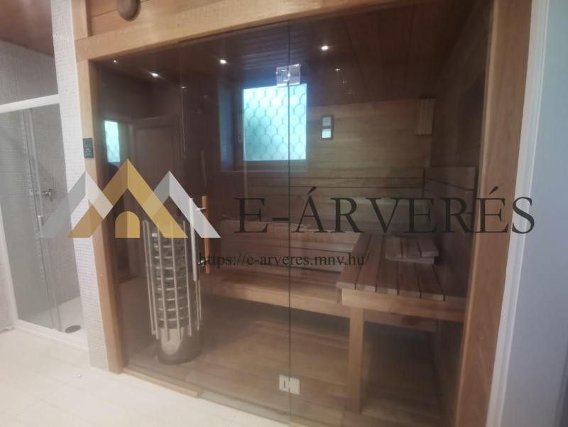 Milliárdokat engedett a Novák Katalin által kipofozott rezidenciából a vagyonkezelő, csak vigye már valaki