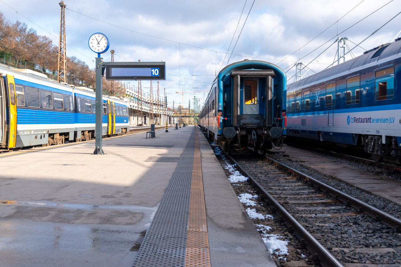 Nehezen döcögnek a Vízipókok és a Katicák, egy Kék Hullám pedig meghibásodott és elzárta a pályát