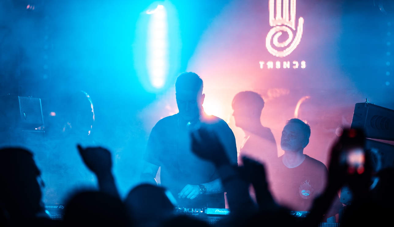 Rengeteg kommandóssal és rendőrkutyákkal keresték a drogot egy pécsi szórakozóhelyen, de nem találtak semmit