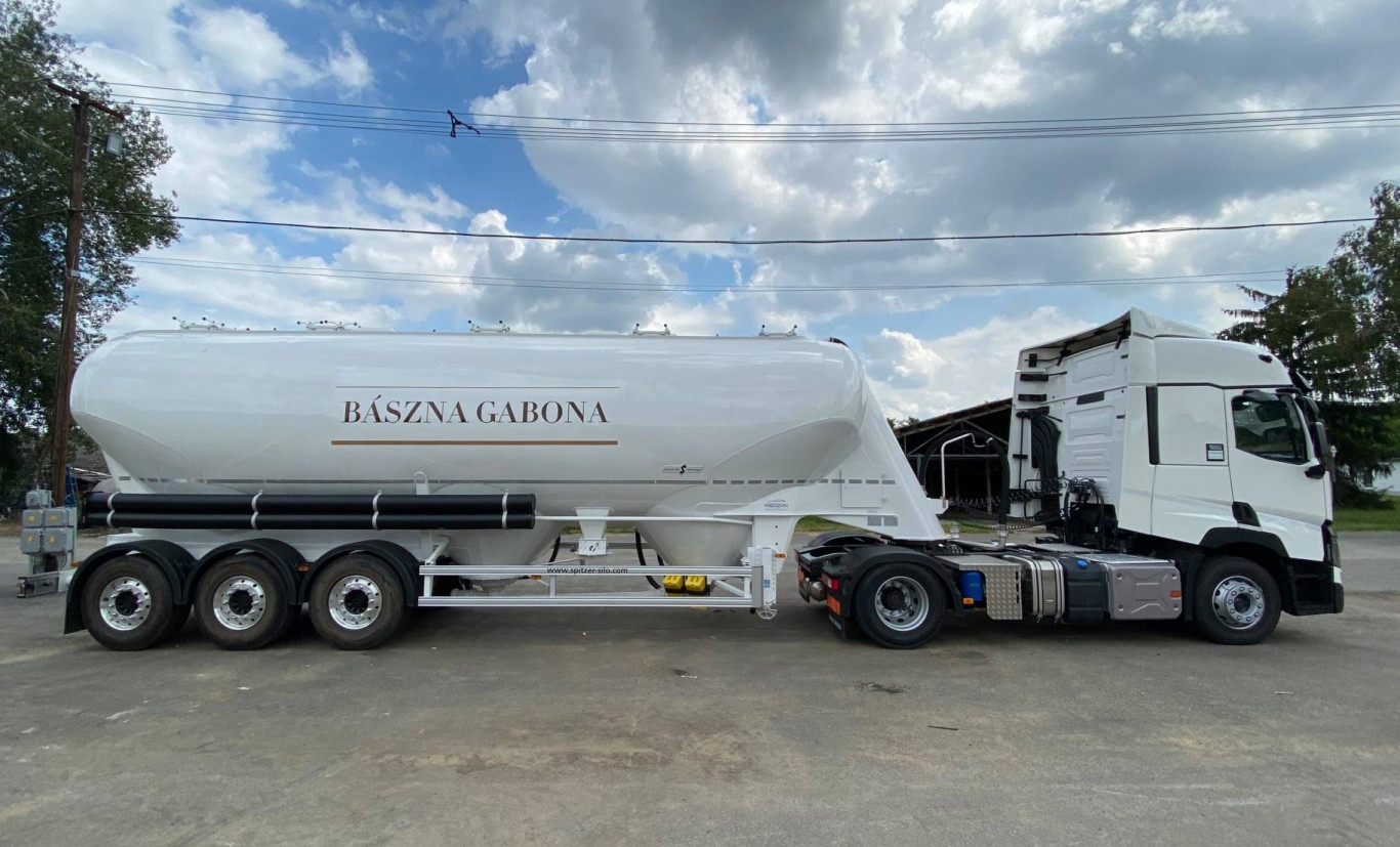 A NAV is végrehajtást indított Kósa Lajos rokonának bedőlt agrárcégénél, amelynek vezetőjét már gyanúsítottként hallgatta ki a rendőrség