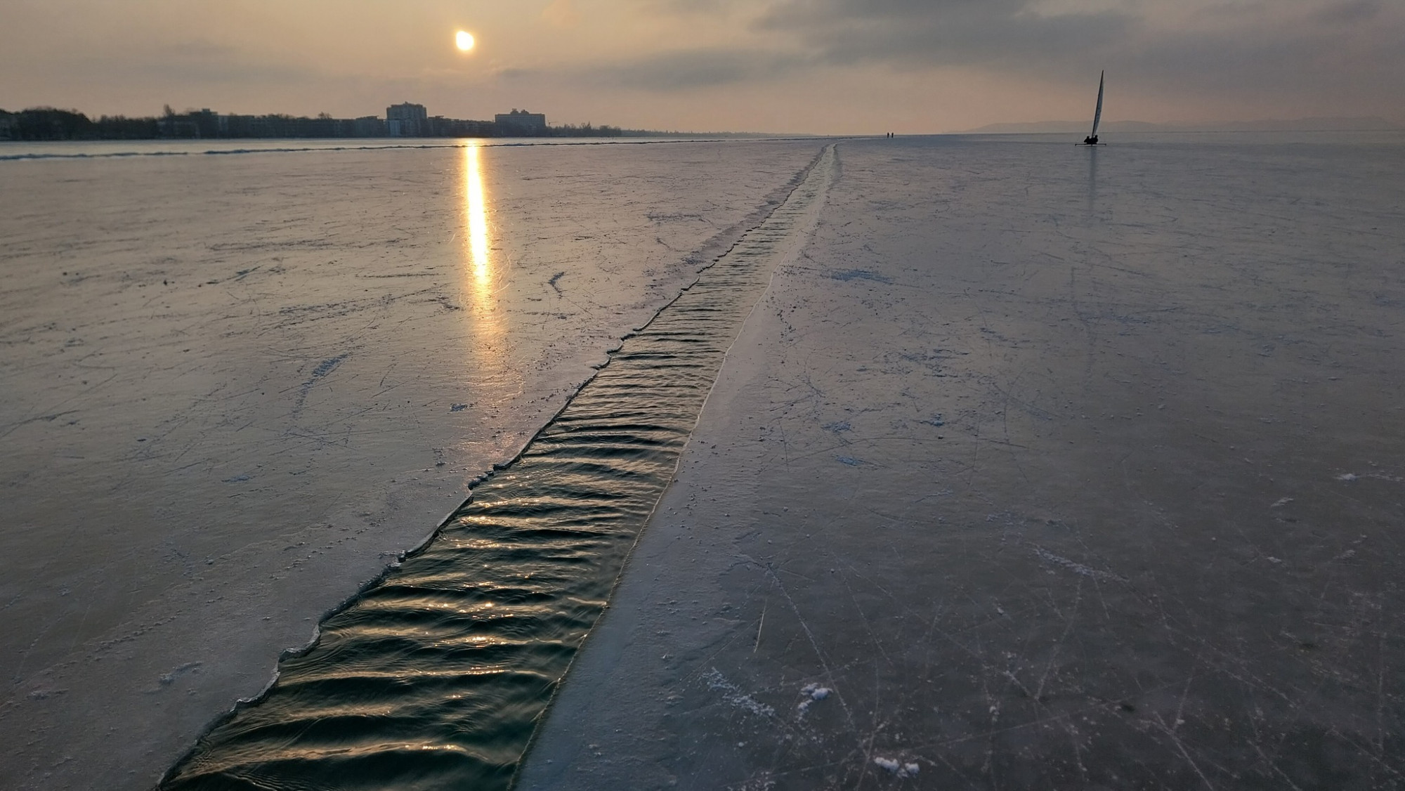 Széles rianások a Balatonon, az mi?