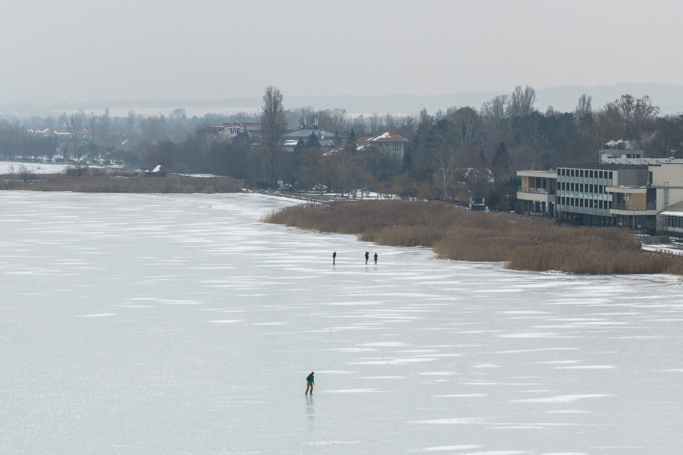 Olvad a természetes vizeink jege, csak óvatosan a korcsolyázással!