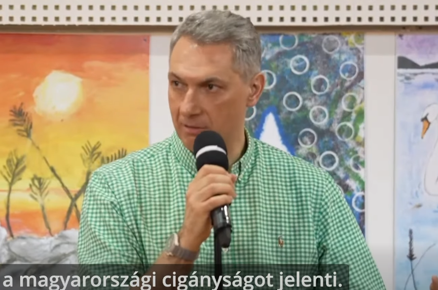 Lázár szerint ha nincsenek migránsok, akkor ott vannak a cigányok, „hogy másnak a szaros mosdóját takarítsák”
