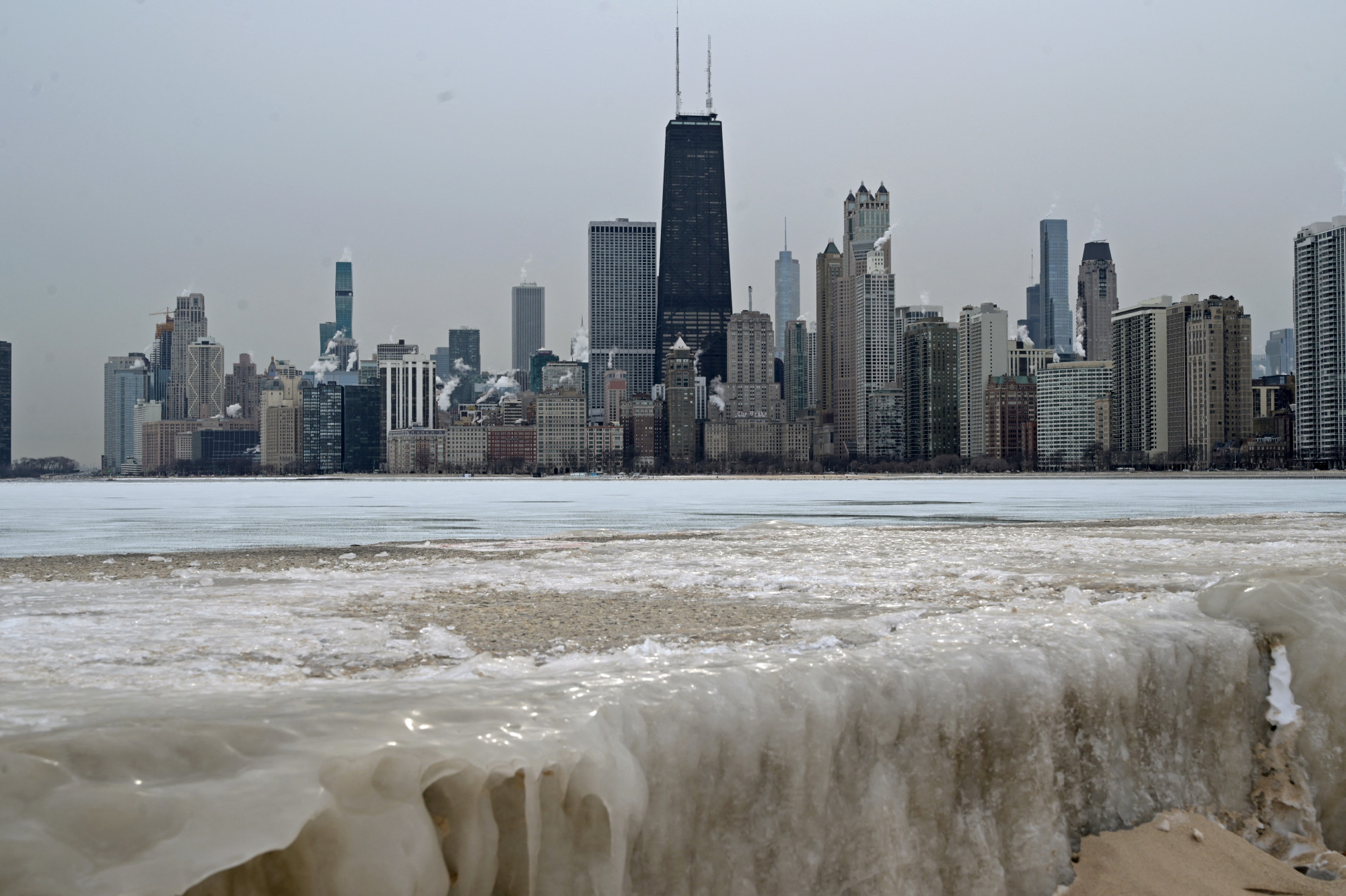 Több mint 200 ezren maradtak áram nélkül az USA-ban az extrém időjárás miatt