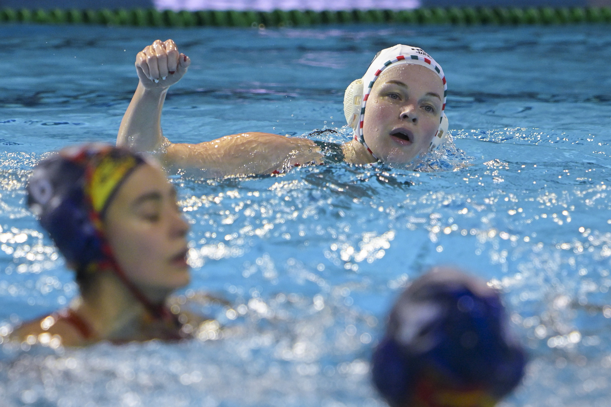 Az olimpiai bajnok Spanyolország legyőzésével kezdte az Eb-t a női vízilabda-válogatott