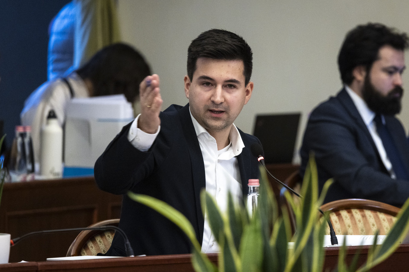 Megpróbálta megtrollkodni egymást a Fidesz és a Tisza, de nem sikerült