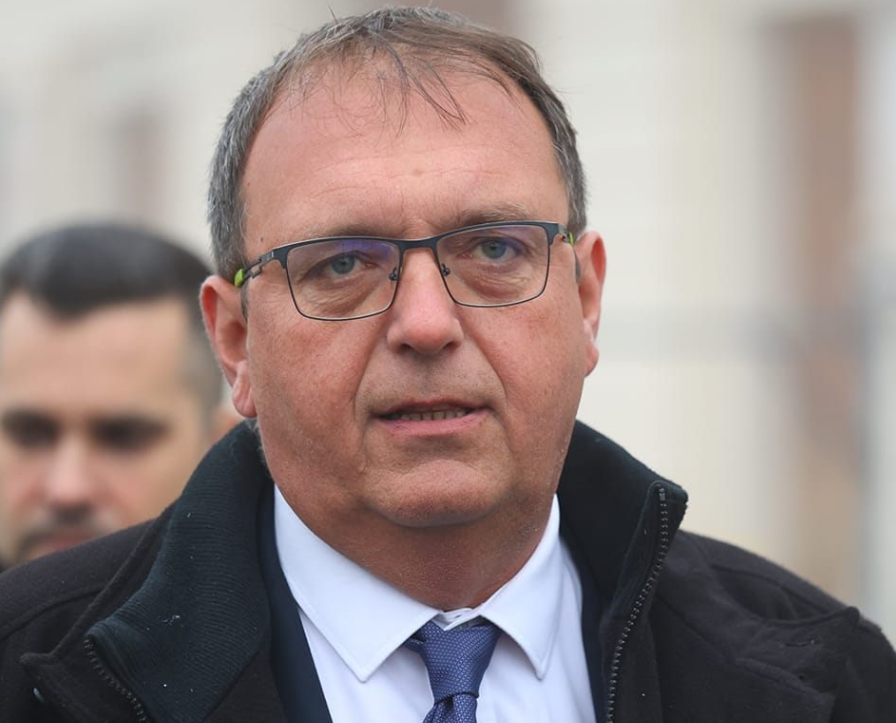 Vesztegetéssel gyanúsítják a dunaújvárosi alpolgármestert, aki a gyanú szerint havi 500 ezer után 5 milliót kért egy cégtől