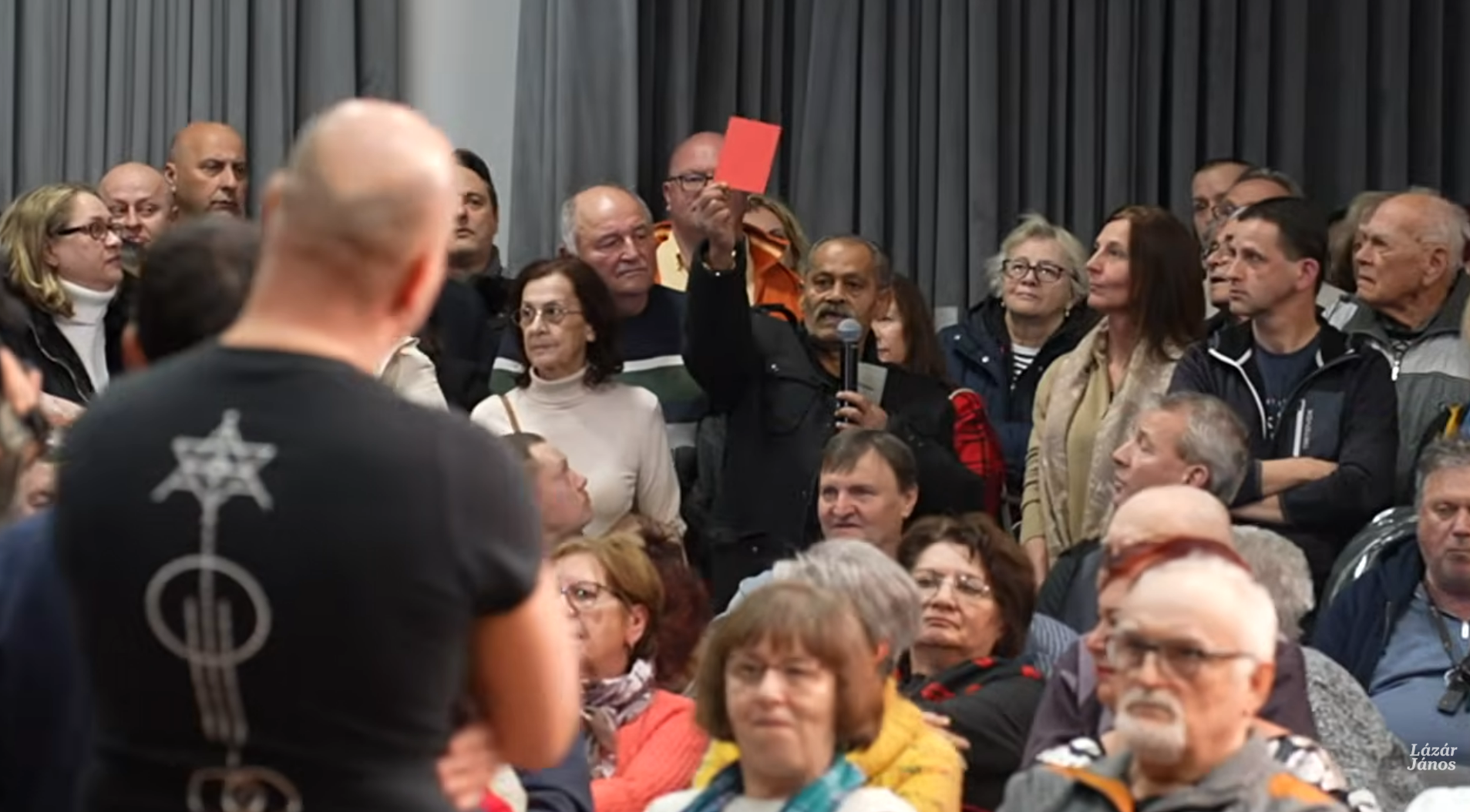 Viharosan indult Lázár János gyöngyösi fóruma a korábbi cigányozása miatt, a miniszter szerint Magyar Péter lázítja a cigányságot a magyar többséggel szemben