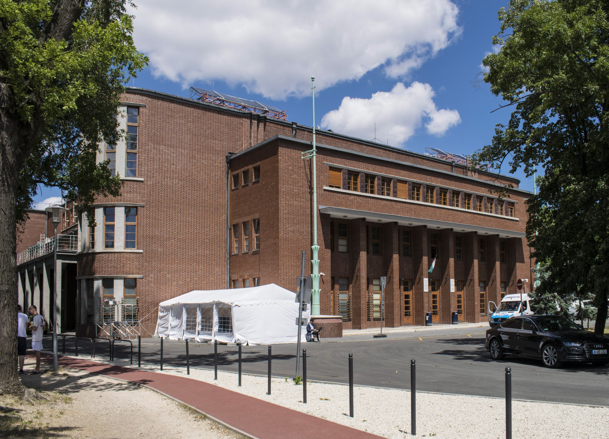 Leszedetné Széchy Tamás nevét a margitszigeti uszodáról az úszószövetség