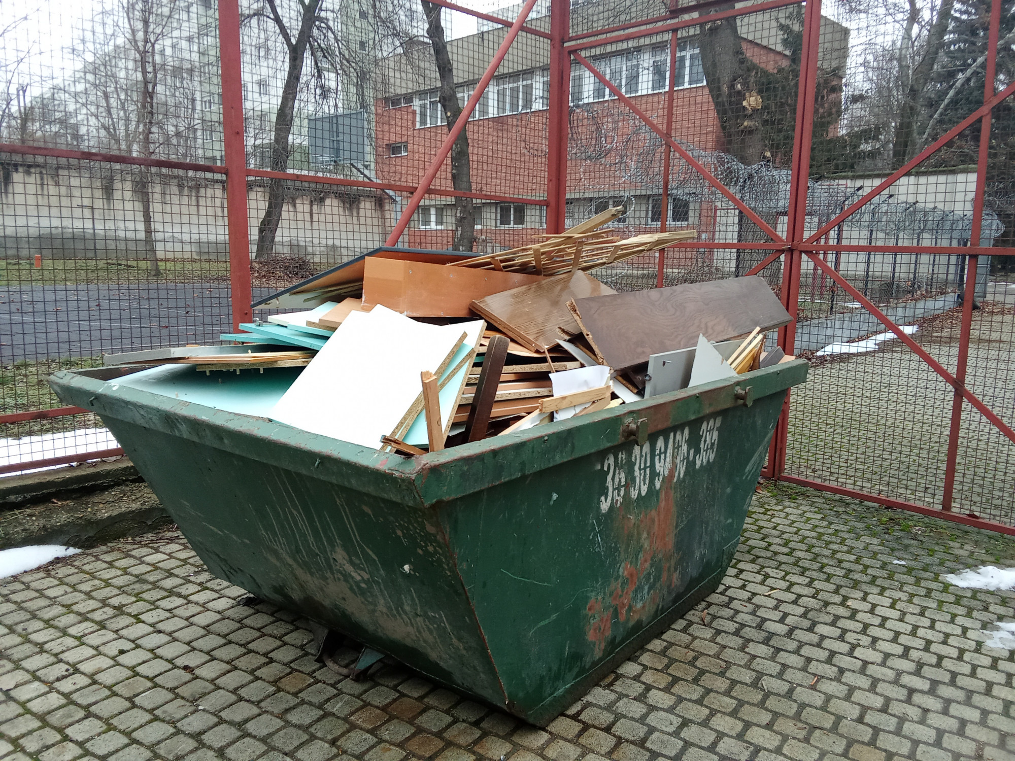 Rabok ürítik ki a Szőlő utcai javító épületét, a BM nem kéri az értékes ingatlant