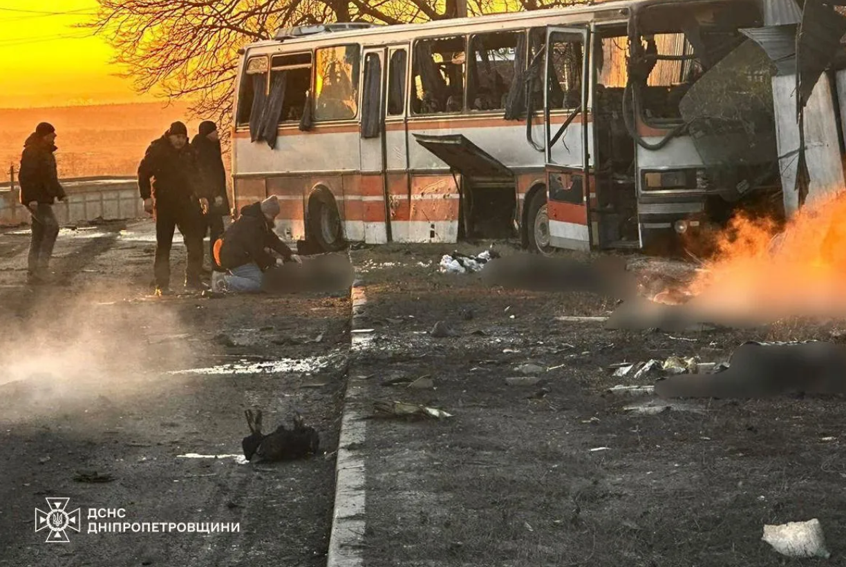Ukrán bányászokat szállító buszt ért orosz dróntalálat, legalább 12-en meghaltak
