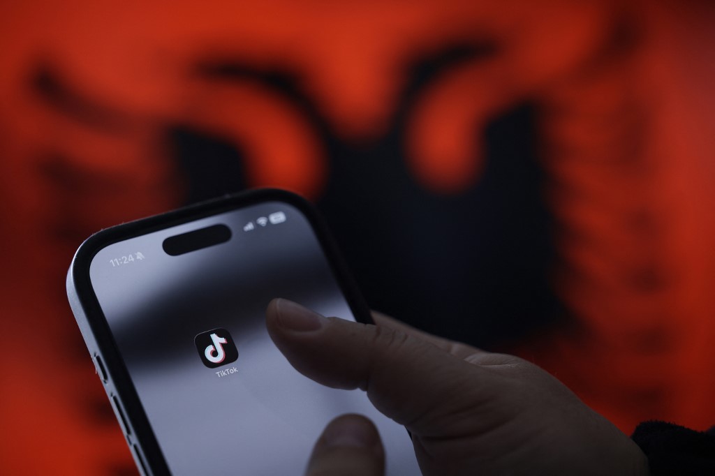 Épp akkor oldották fel a TikTok tiltását Albániában, amikor az alkotmánybíróság vizsgálódni kezdett volna