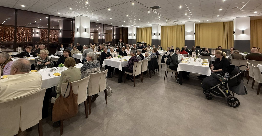 Rászorulók vacsoráztak a fizetős bálozók helyett egy soproni hotelben