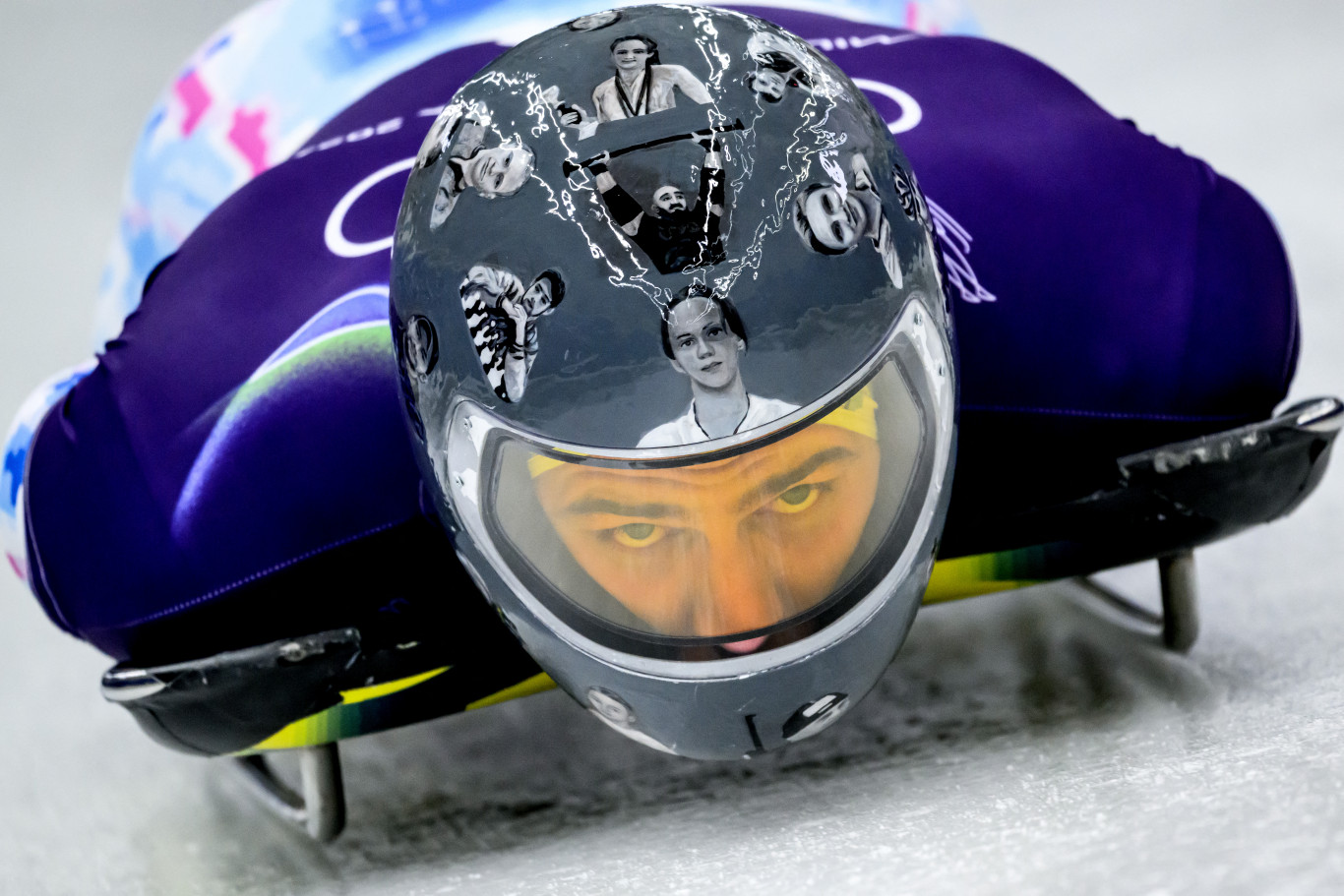 A NOB betilthatta az ukrán szkeletonversenyző sisakját, amin a háború áldozatainak képei szerepelnek