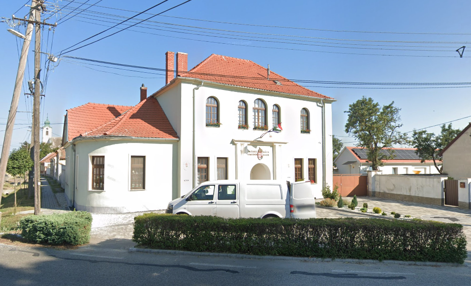 Gázfegyverrel lőtték fejbe Nagytevel polgármesterét