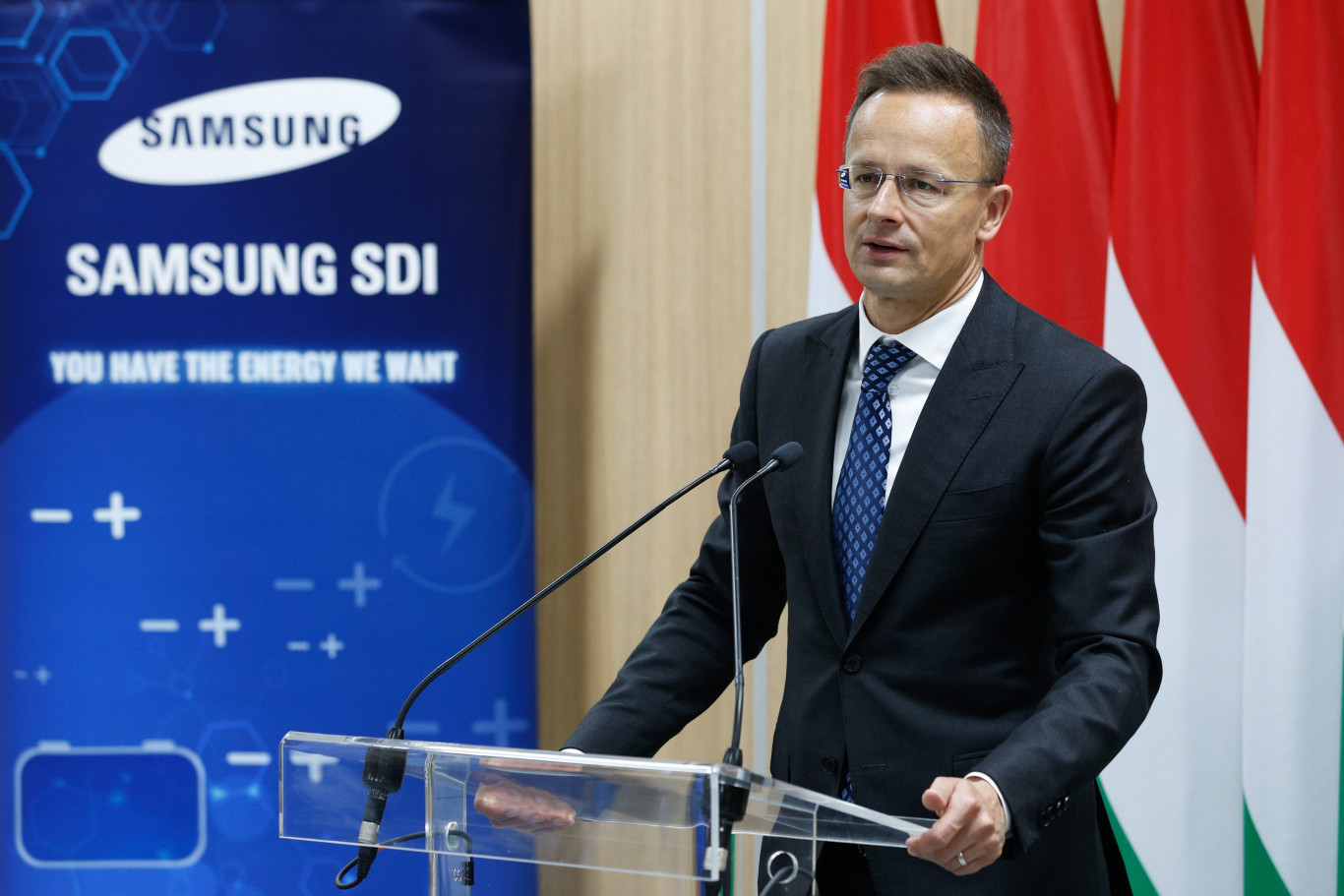 Óriási kockázatot vállalt a Fidesz az akkugyárakkal, és pont a választások előtt van rájuk omlóban az egész