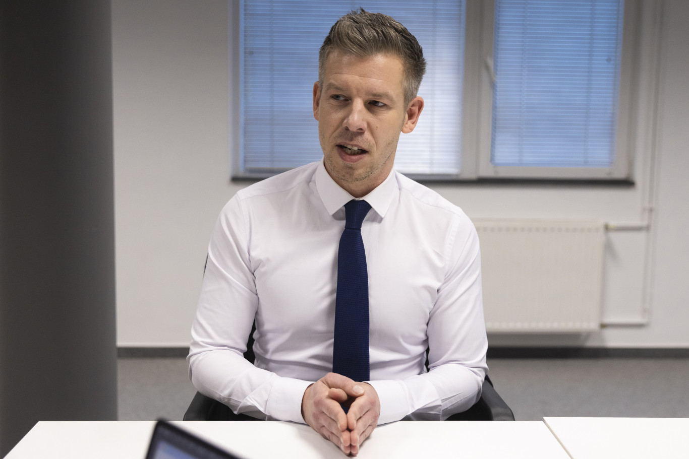 Magyar Péter feljelentést tesz „több bűncselekmény gyanúja miatt az illegális videofelvételek ügyében”