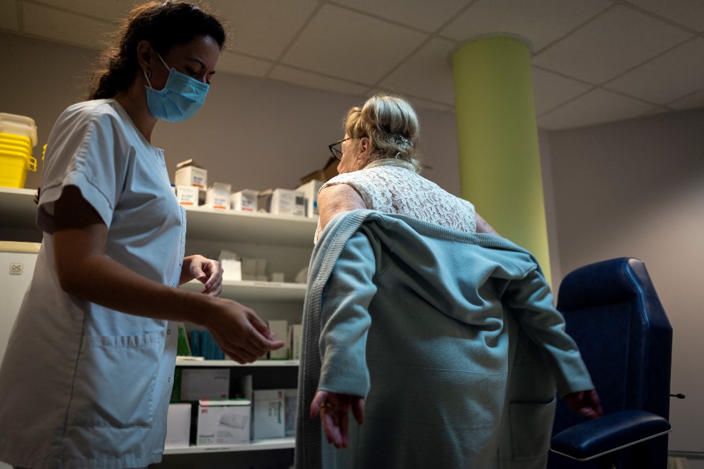 Csökkentheti a demencia kialakulásának kockázatát, ha valaki rendszeresen kap influenzaoltást