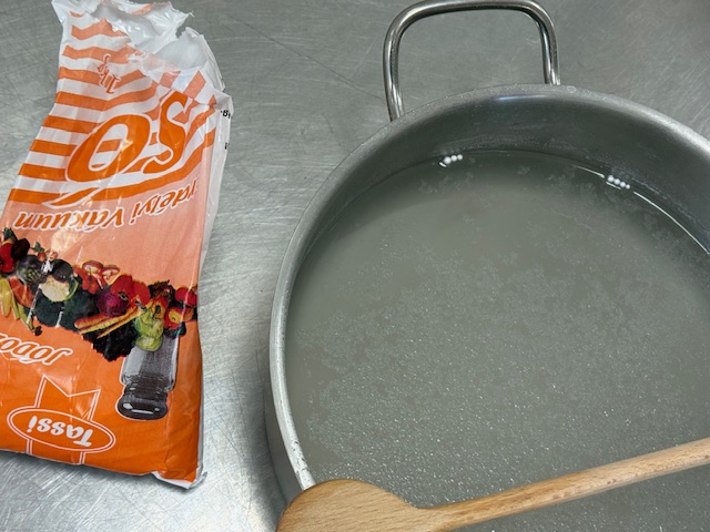 Az ország több menzáján is főztek a hungarocellel kevert sóval, a Nébih is vizsgálatot folytat