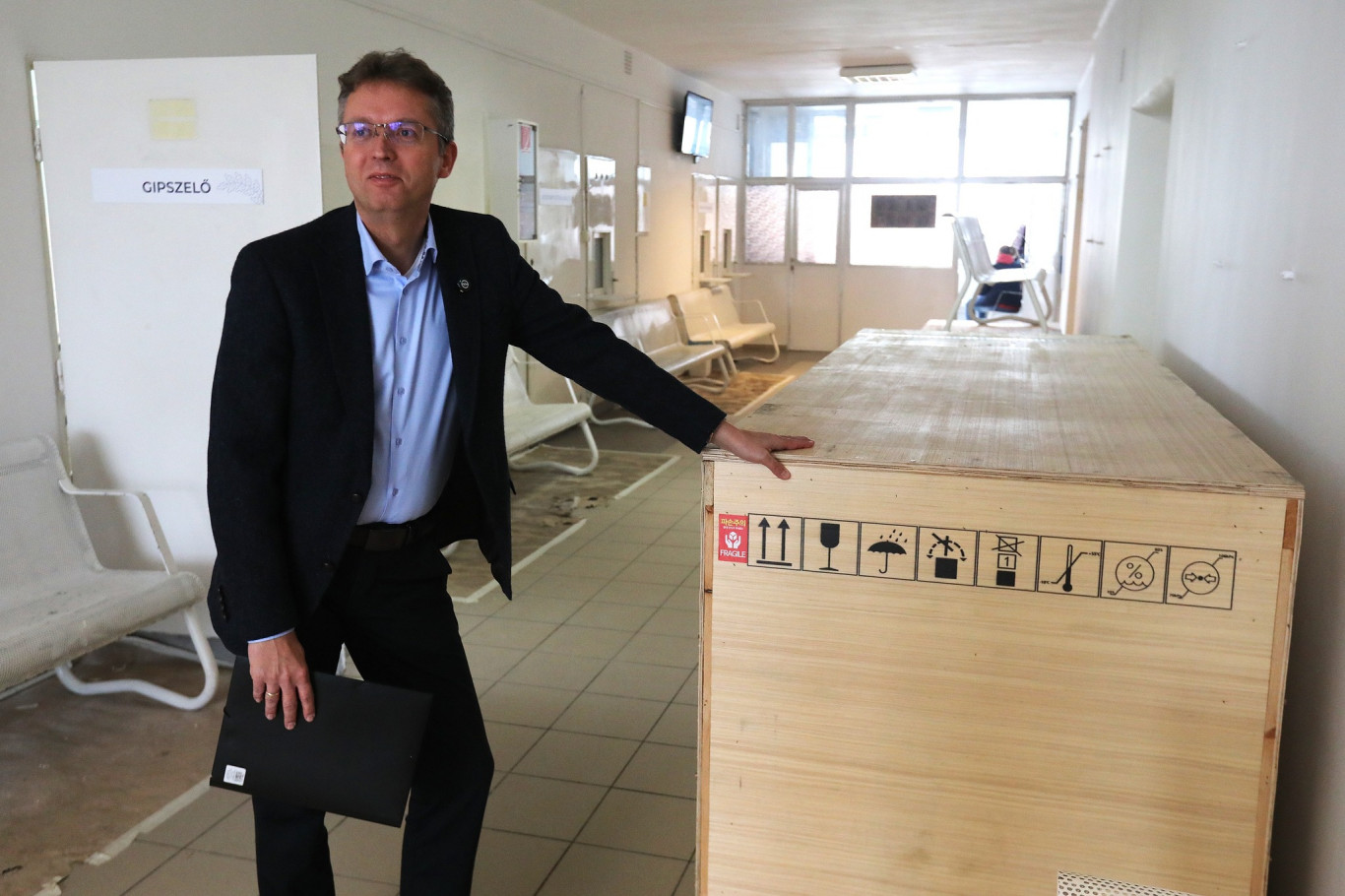 Hankó miniszter elintézte, hogy a választókerületében lévő szakrendelő jó kezekben legyen: az övében