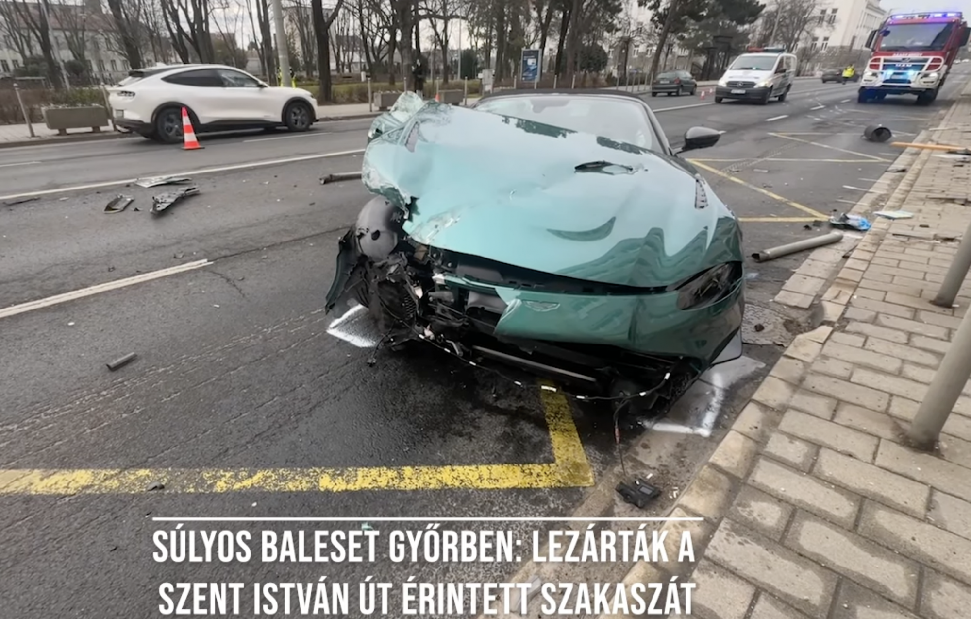 Embert ölt az Aston Martin Győr központjában
