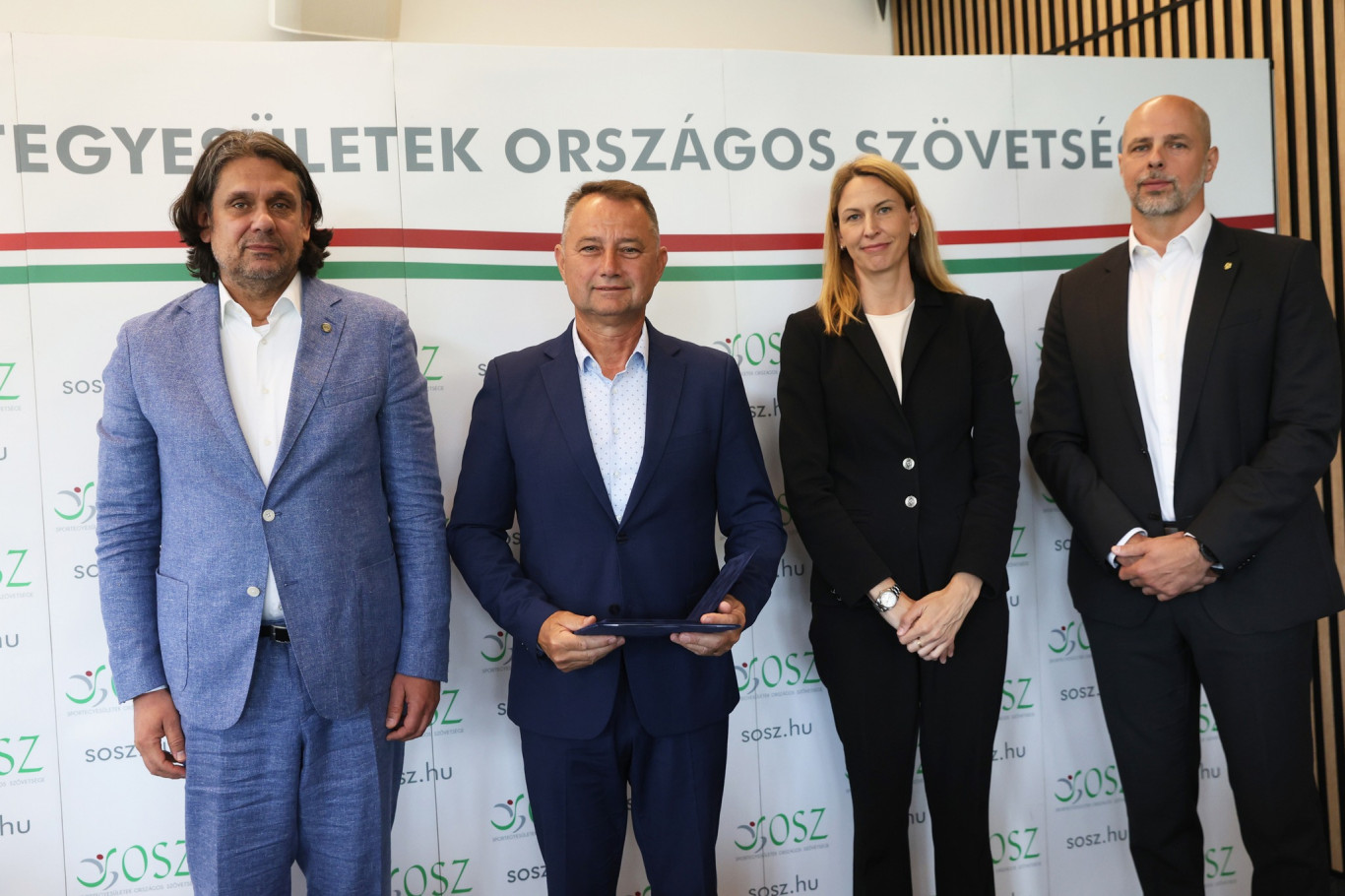 Friss hírek: Az állami tulajdonban lévő Nemzeti Sport felületén futtatják sportolók aggodalmát, hogy egy kormányváltás megváltoztatná a sportfinanszírozási rendszert.