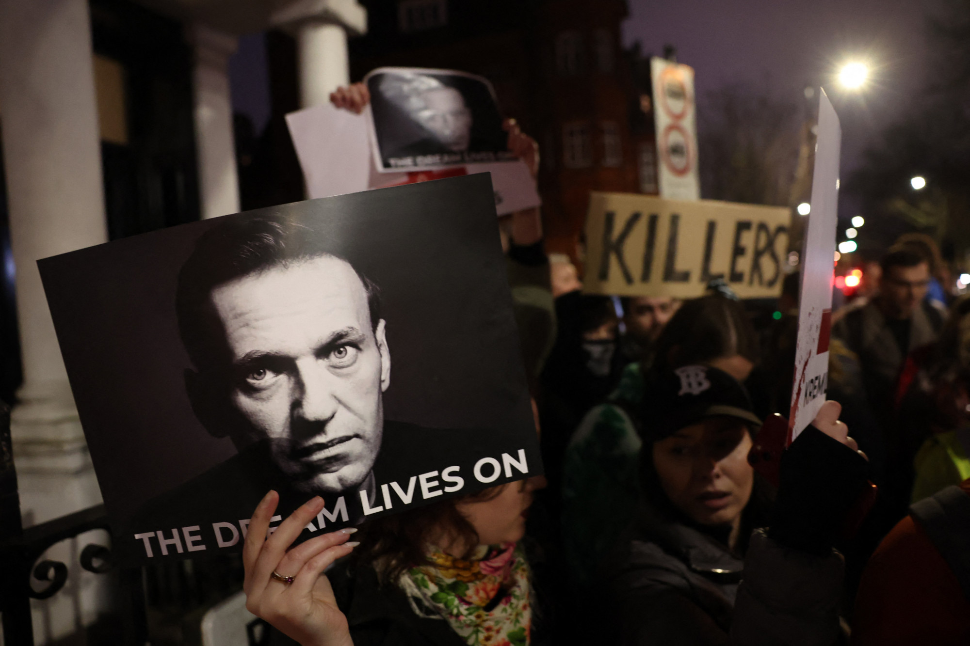 A britek újabb szankciókat fontolgatnak az oroszok ellen, miután kiderült, hogy Navalnijt nyílméregbéka mérgével ölték meg