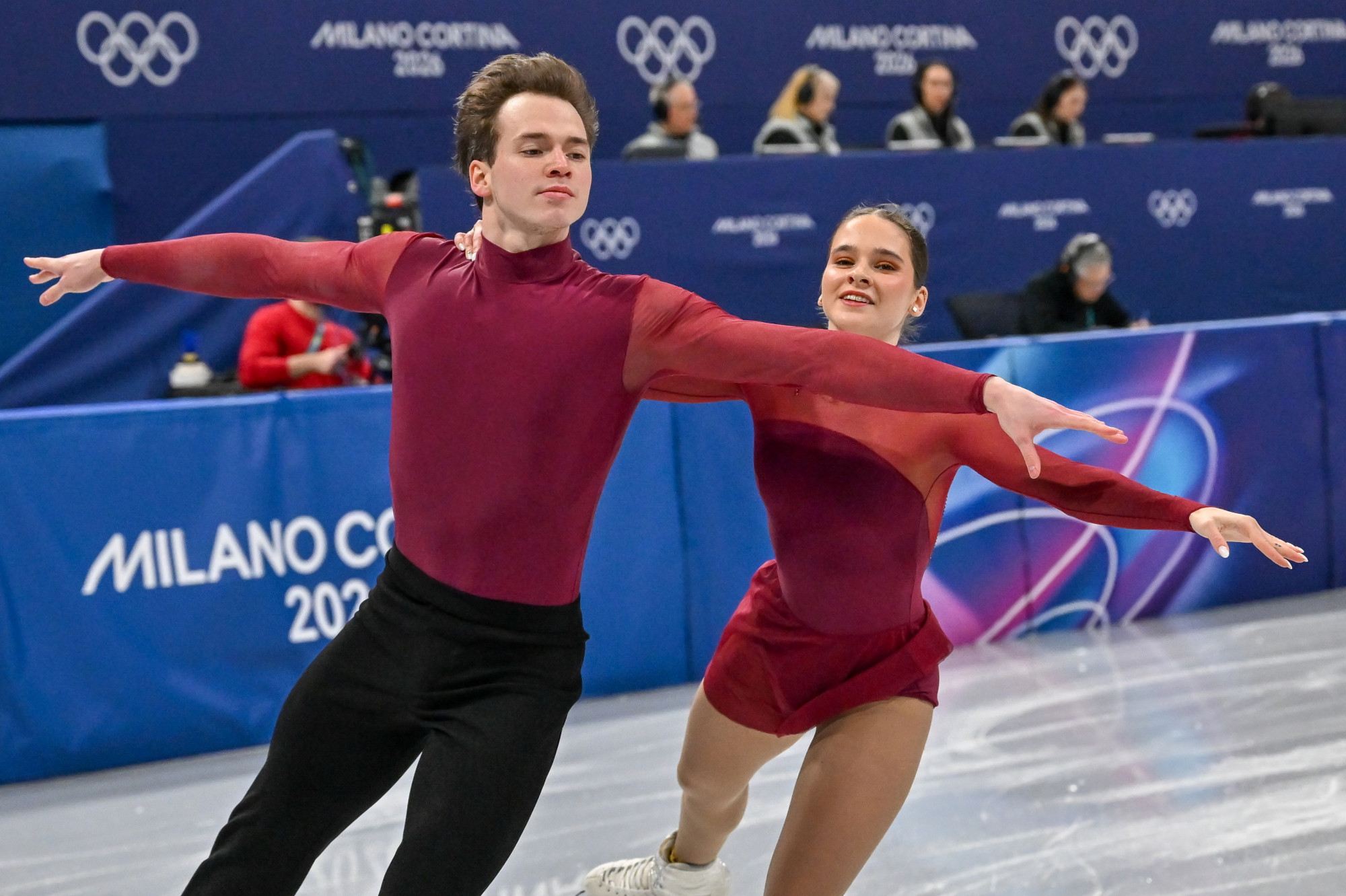 Egyéni csúcsot ért el, a negyedik helyről várja a hétfő esti kűrt a magyar műkorcsolyapáros