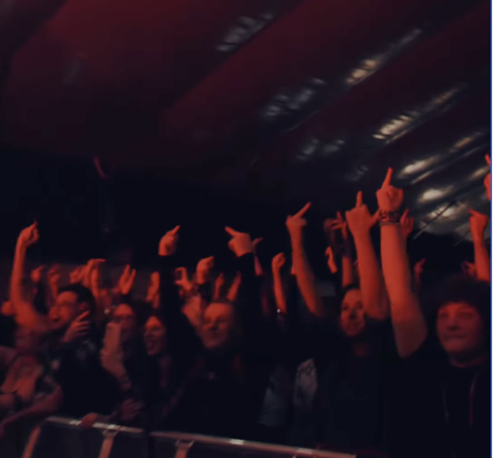 Óriásit fuckorbánozott és fideszezett a kanadai-amerikai rapper Budapesten