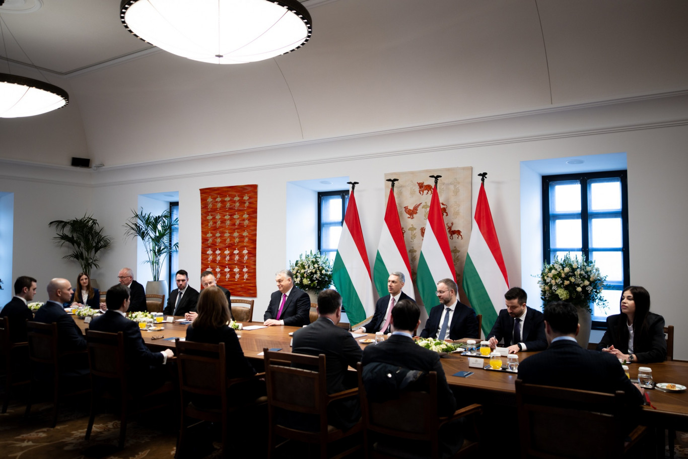 Gáspár Evelin is résztvett az Orbán-Jaber-Curtis-kormány ülésén