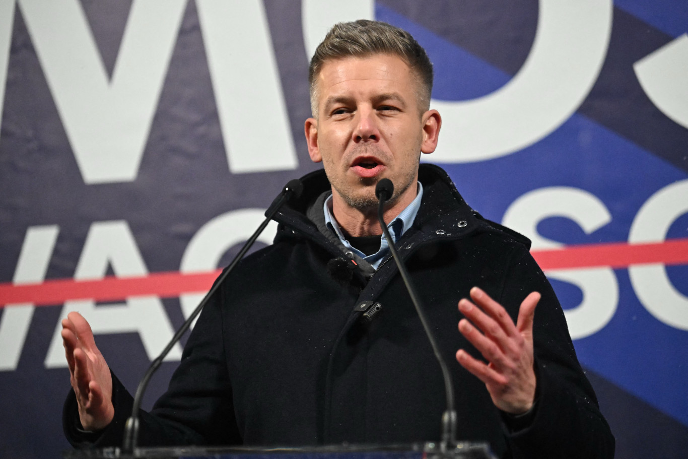 Magyar Péter arra kéri a fiatalokat, hogy beszéljenek a szüleikkel és a nagyszüleikkel