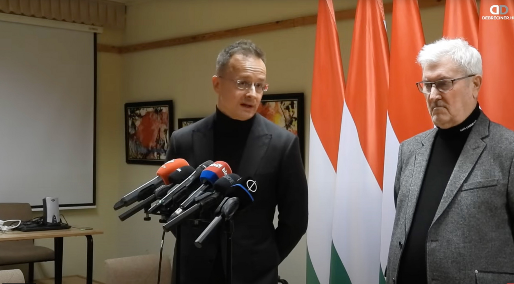 Szijjártó szerint a „helyiek” a „helyiek vezetőit” jelenti