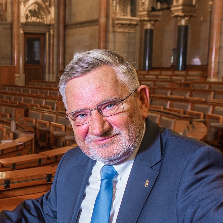 Elütött egy biciklist Földi László fideszes országgyűlési képviselő