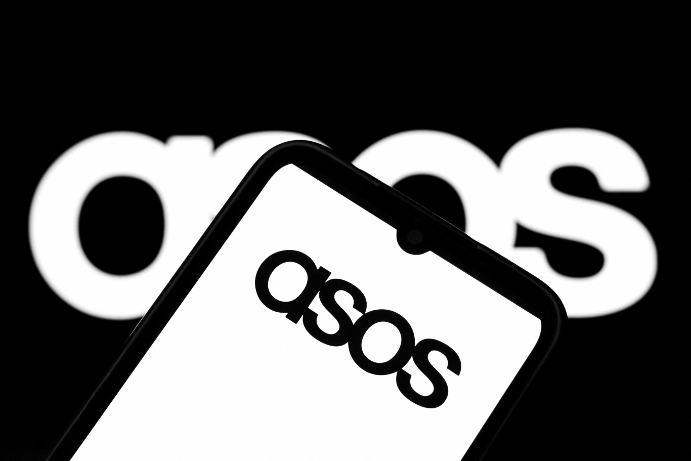Leesett az erkélyről, és szörnyethalt az Asos divatcég társalapítója Thaiföldön