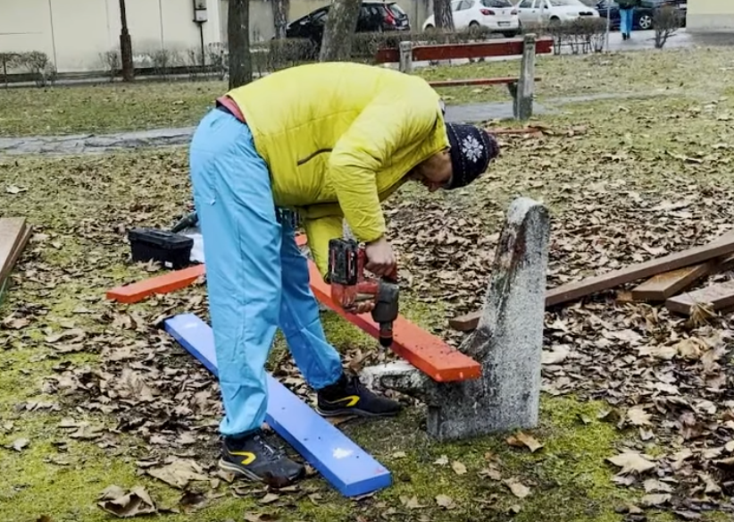 Kutyapártos aktivisták NER-es takarítócég egyenruhájában lógtak be egy kórházba padot javítani