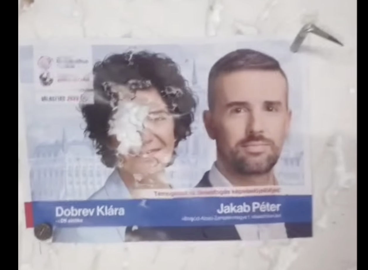 Feljelentést tesz a DK egy Dobrev Klárát és Jakab Pétert fenyegető videó miatt