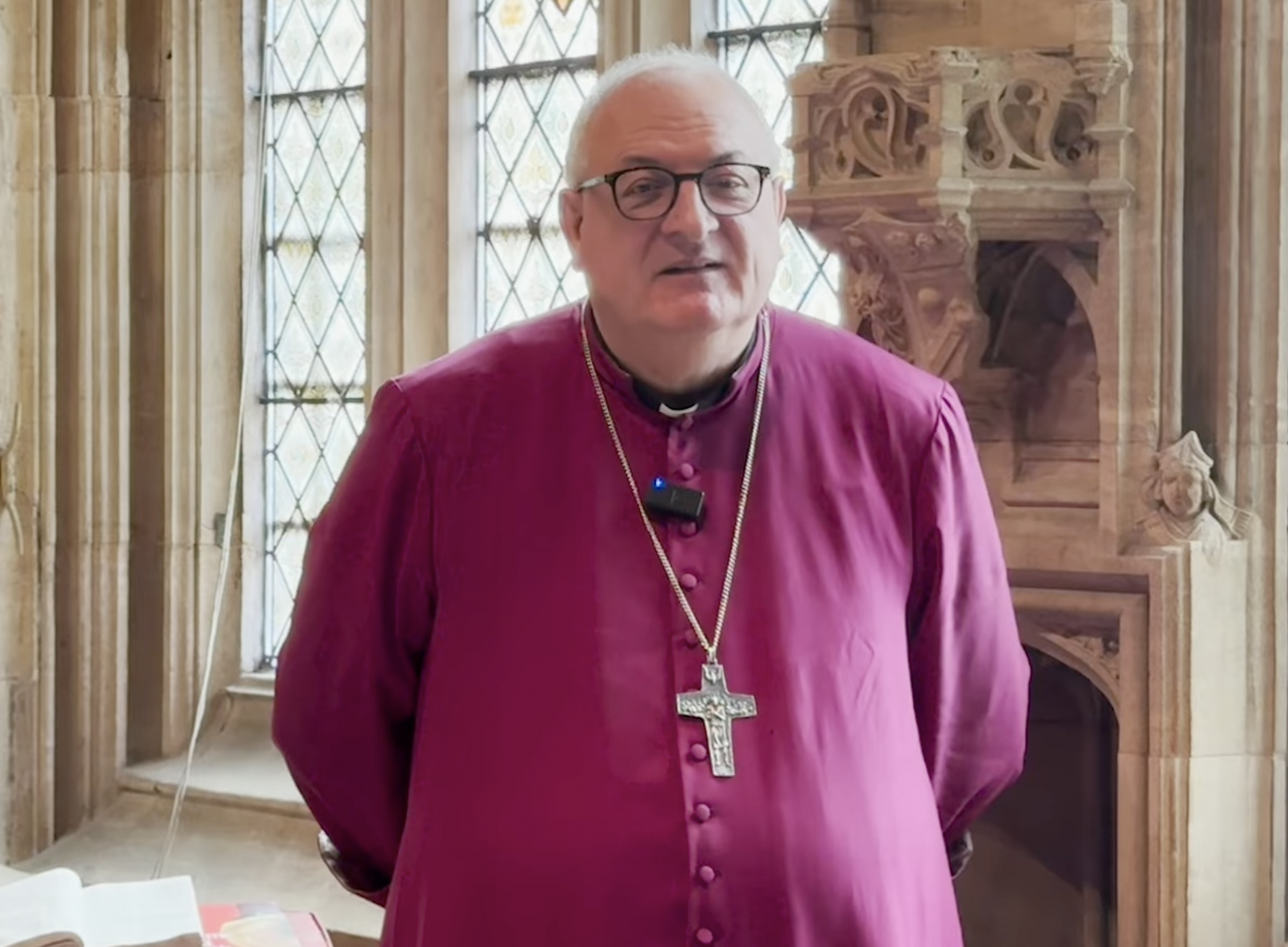 Szexuális zaklatás gyanúja miatt őrizetbe vették a lincolni püspököt