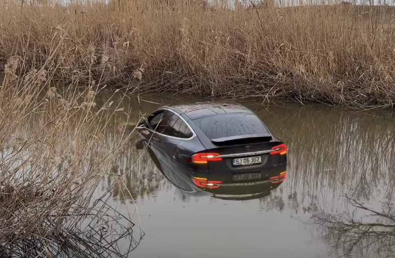 Tesla csúszott a Hortobágy-Berettyó főcsatornába